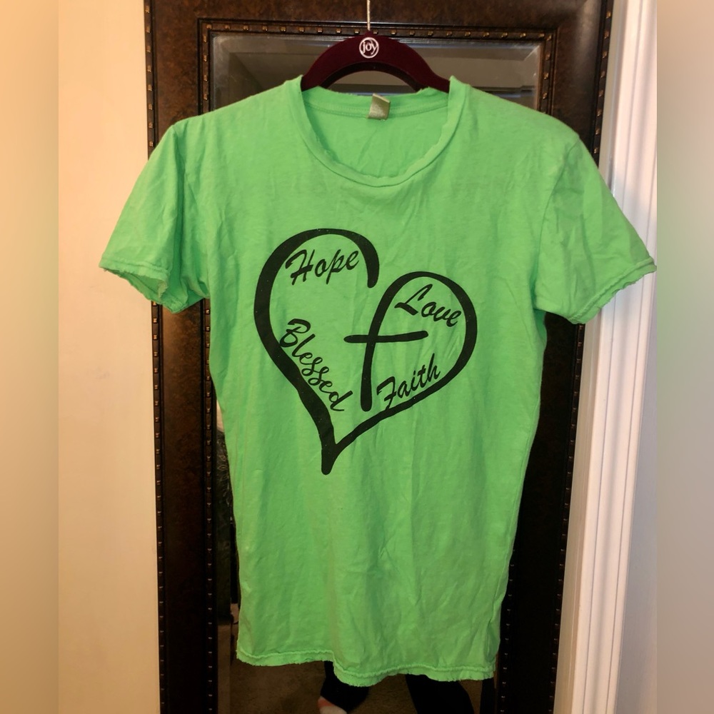 SIZE SMALL DISTRESSED TSHIRT